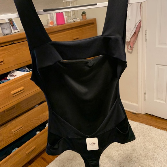 Black Open back Bodysuit - Picture 4 of 4